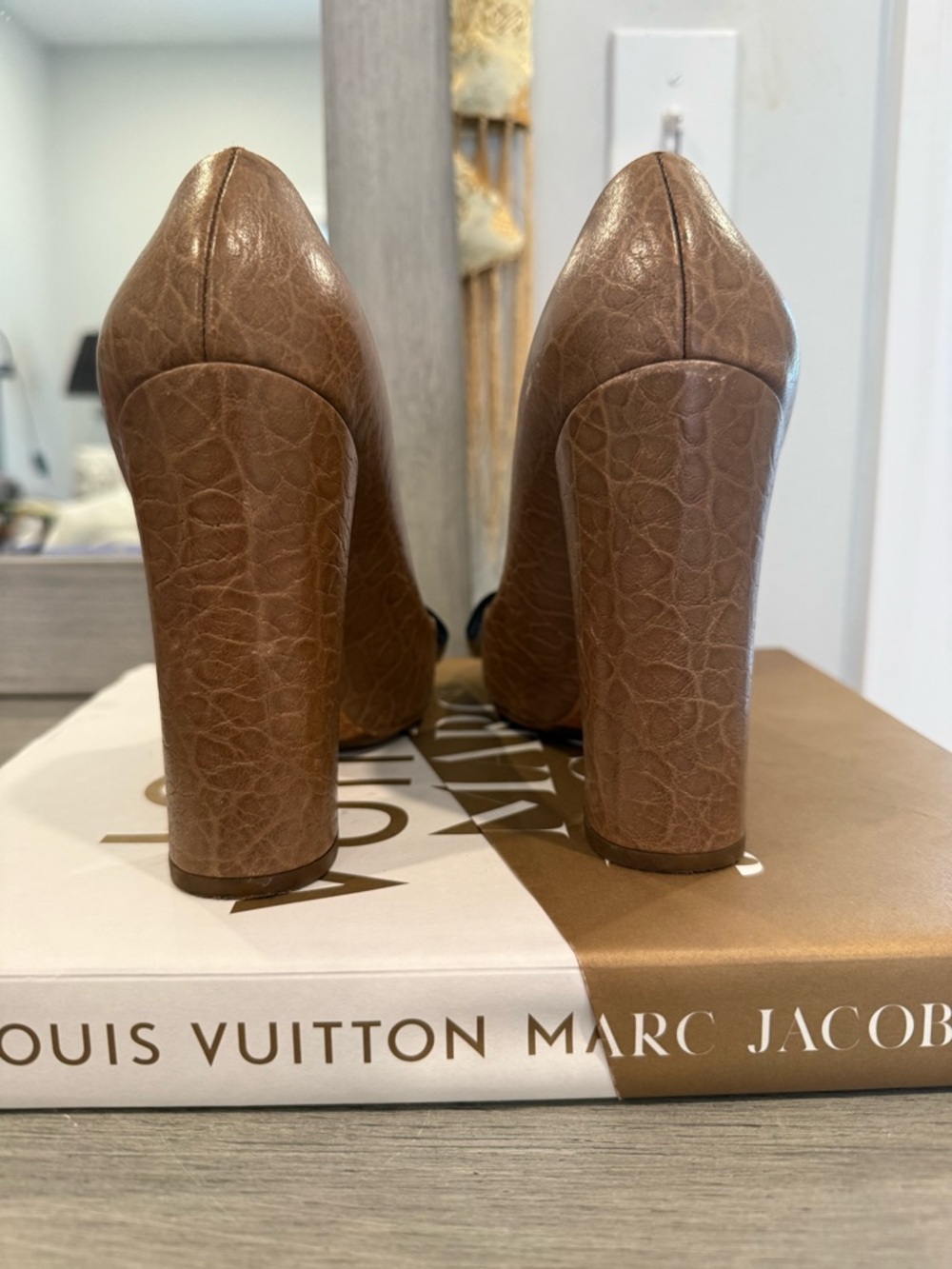 Louis Vuitton Fall 2012 Bow Heels - Picture 3 of 6